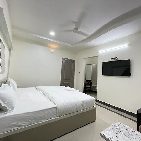 Sr Hotel Anakāpalle Exterior foto